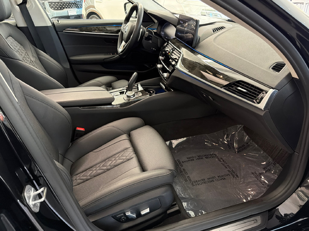 Used 2022 BMW 530e xDrive w/ Convenience Package AWD/4WD image 9