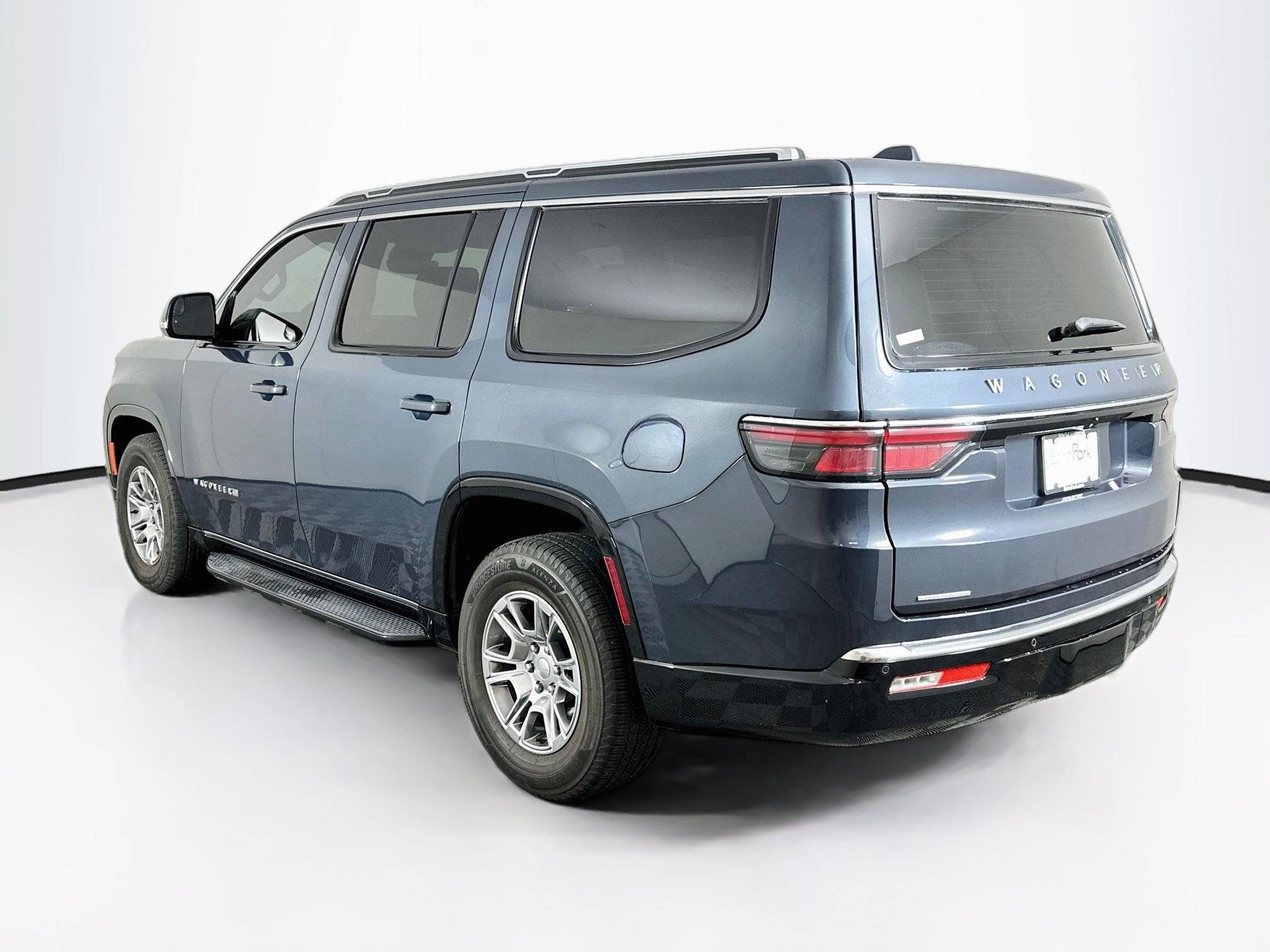 Used 2023 Jeep Wagoneer 4WD image 5