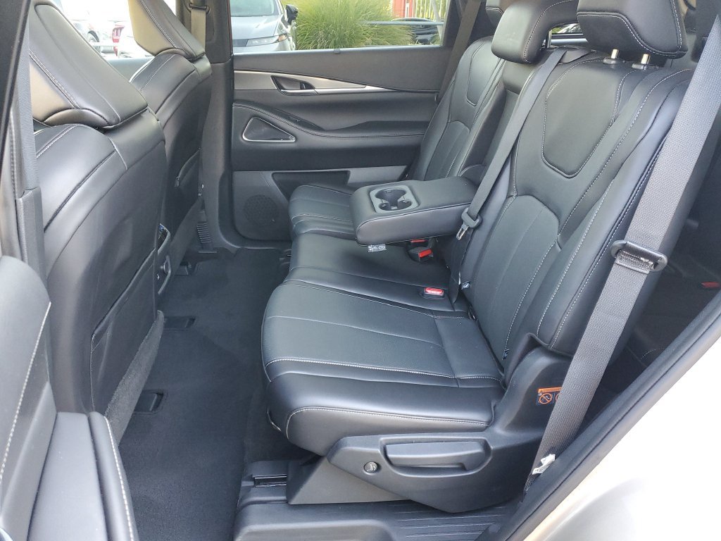Used 2024 INFINITI QX60 Luxe w/ Vision Package FWD image 12