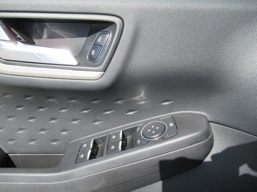 Used 2020 Ford Escape SE image 19