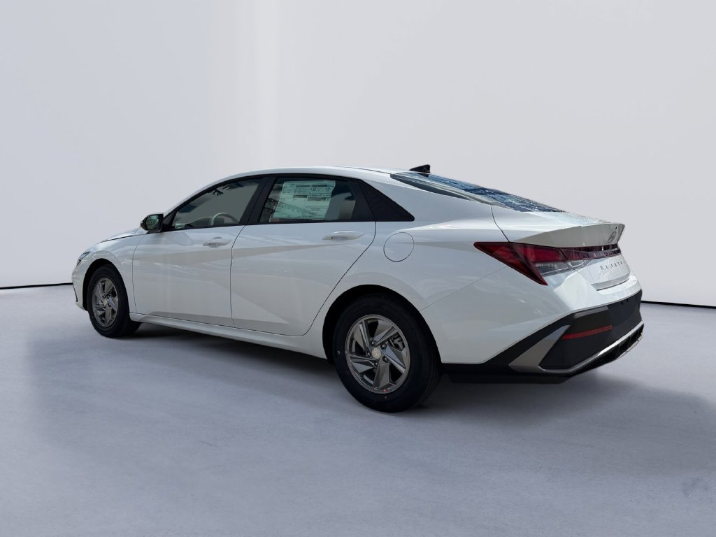 New 2026 Hyundai Elantra SE FWD image 5