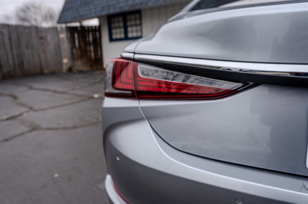 Used 2023 Lexus ES 350 Luxury w/ Premium Package image 10