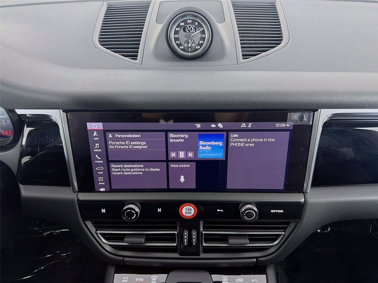 Certified 2025 Porsche Macan image 19