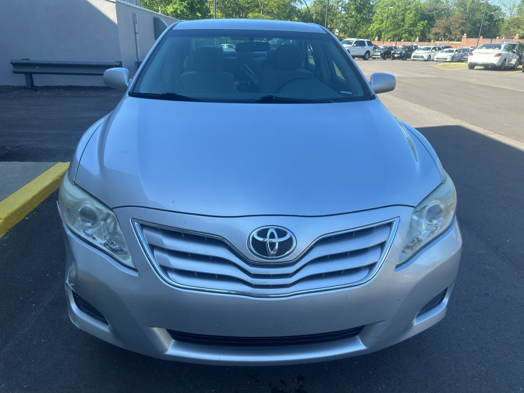 Used 2011 Toyota Camry LE FWD image 2