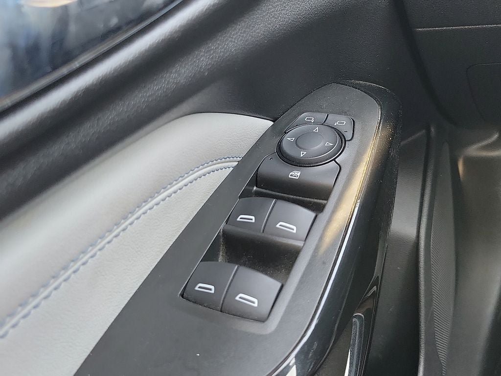 Used 2025 Chevrolet Trax LT w/ LT Convenience Package FWD image 13