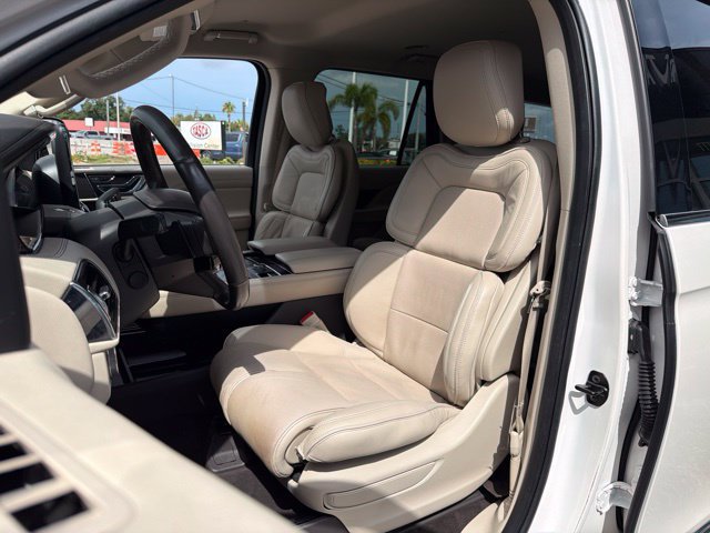 Used 2018 Lincoln Navigator Select w/ Technology Package AWD/4WD image 14