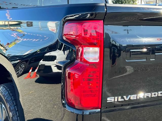 Used 2025 Chevrolet Silverado 1500 LT w/ Leather Package RWD image 12