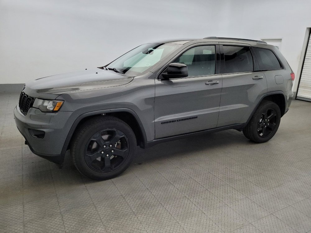Used 2019 Jeep Grand Cherokee Laredo image 2