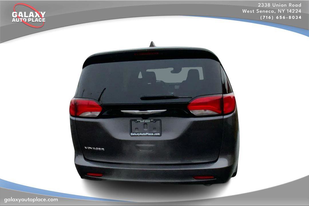 Used 2023 Chrysler Voyager LX image 6