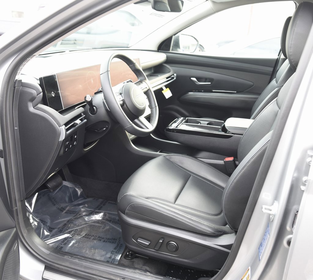 Used 2025 Hyundai Tucson Limited image 2