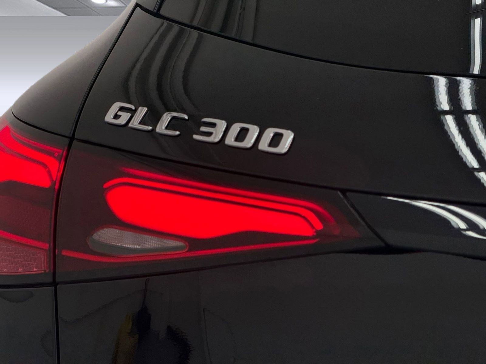 Used 2023 Mercedes-Benz GLC 300 image 11