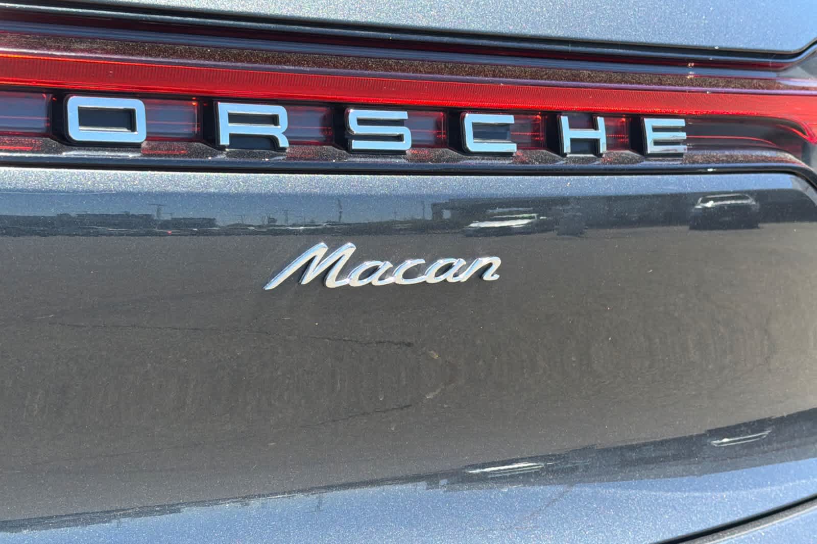 Used 2022 Porsche Macan AWD/4WD image 32