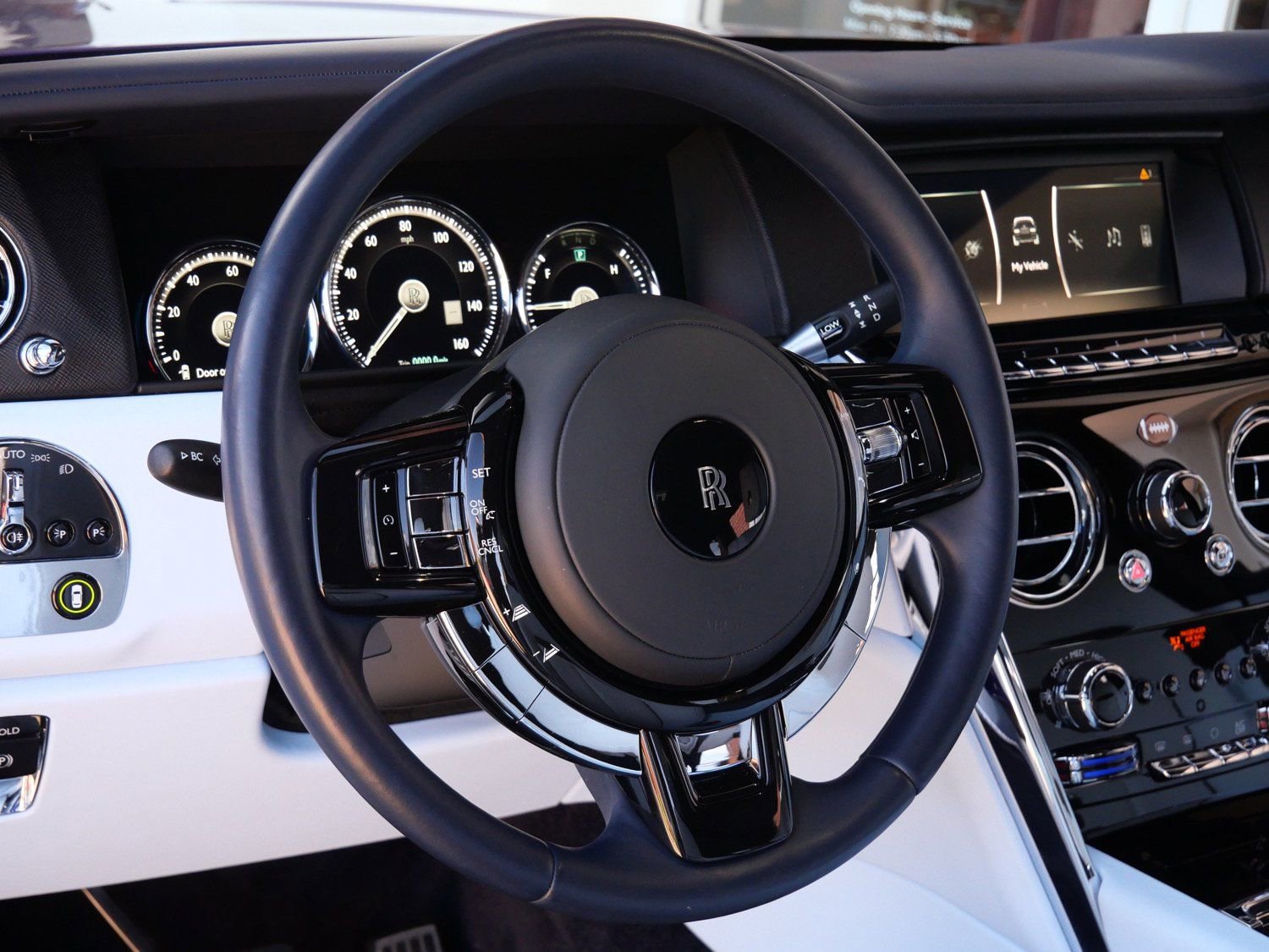 Used 2023 Rolls-Royce Cullinan image 17