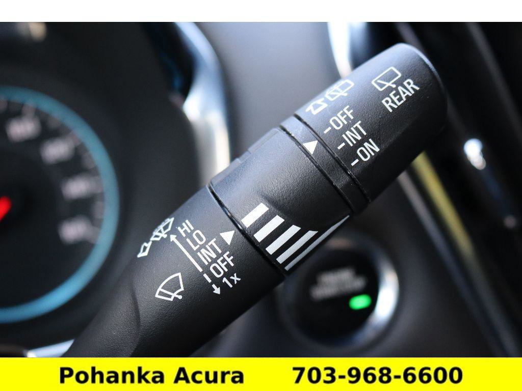 Used 2023 Chevrolet Traverse RS image 18