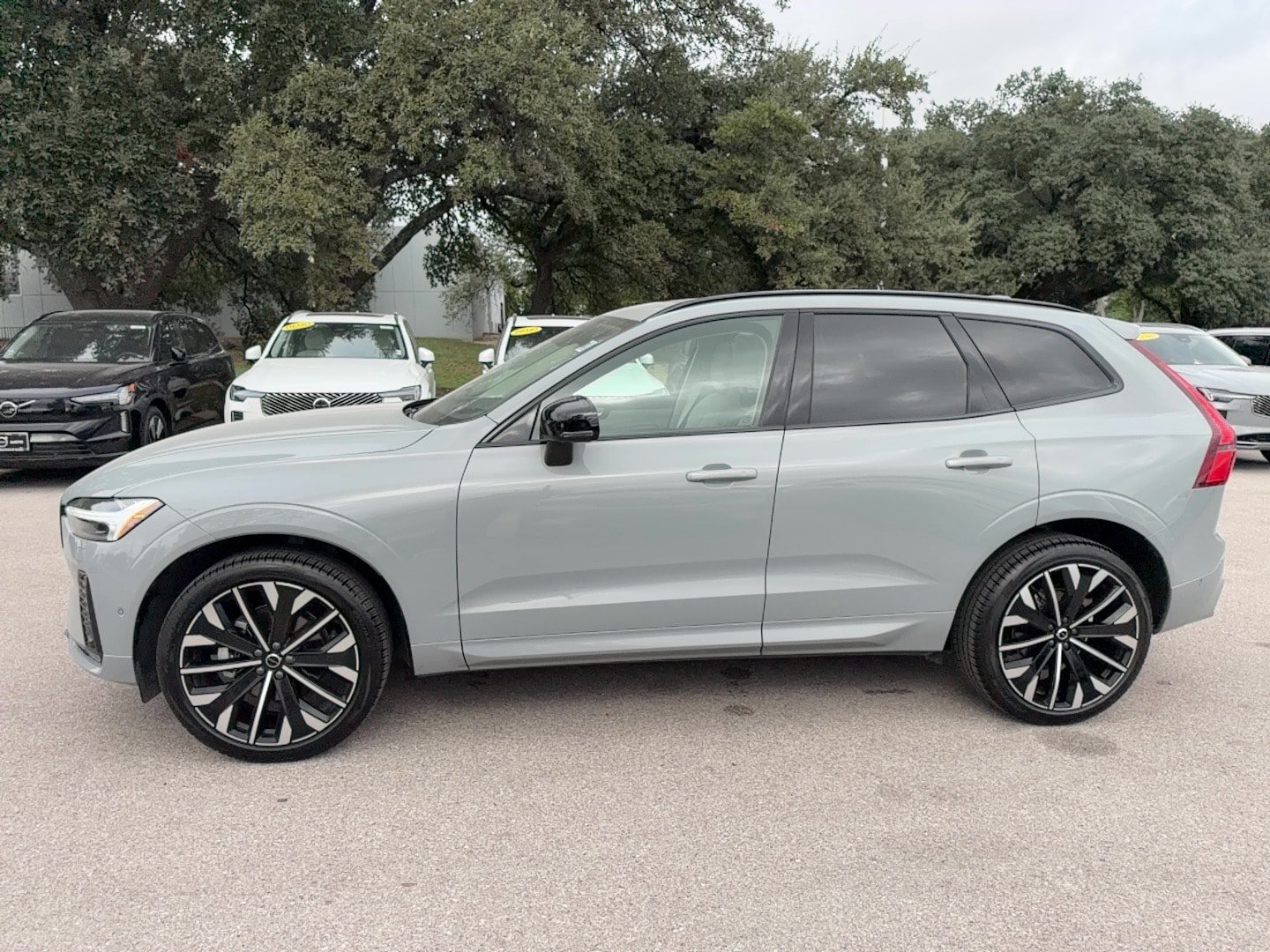 Certified 2026 Volvo XC60 B5 Ultra AWD/4WD image 3