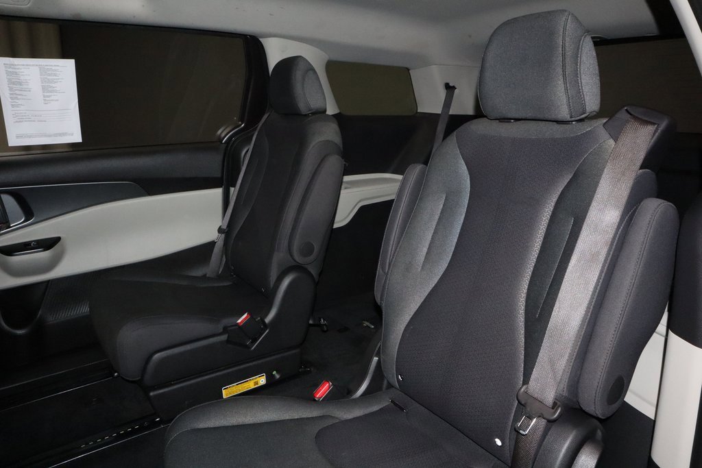 Used 2024 Kia Carnival LX image 20
