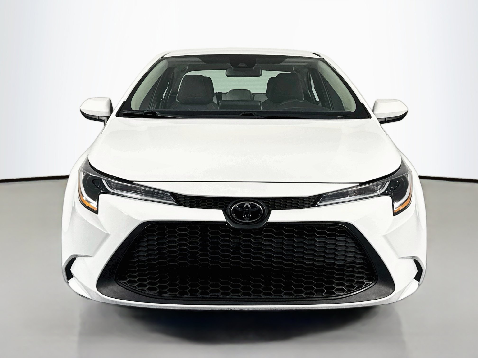 Used 2020 Toyota Corolla LE FWD image 2