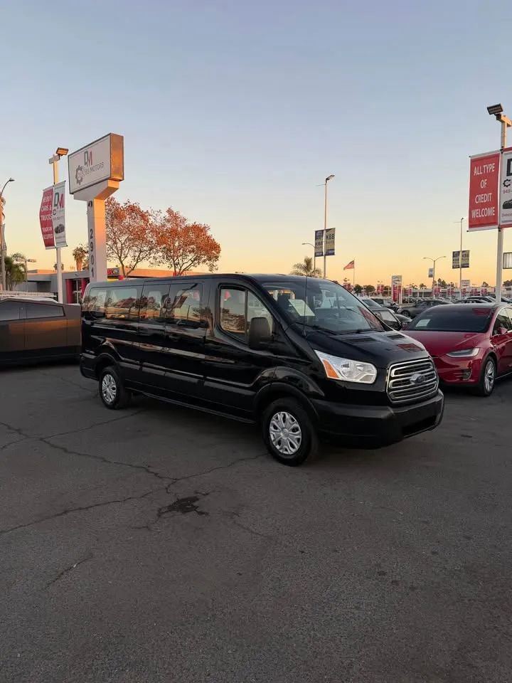 Used 2019 Ford Transit 350 XLT image 3