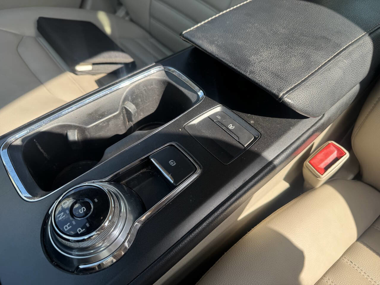 Used 2019 Ford Fusion SEL FWD image 11