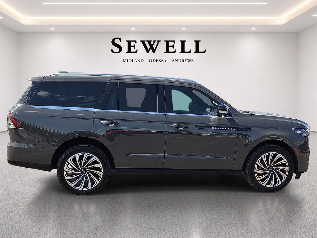 Used 2025 Lincoln Navigator Black Label AWD/4WD image 5