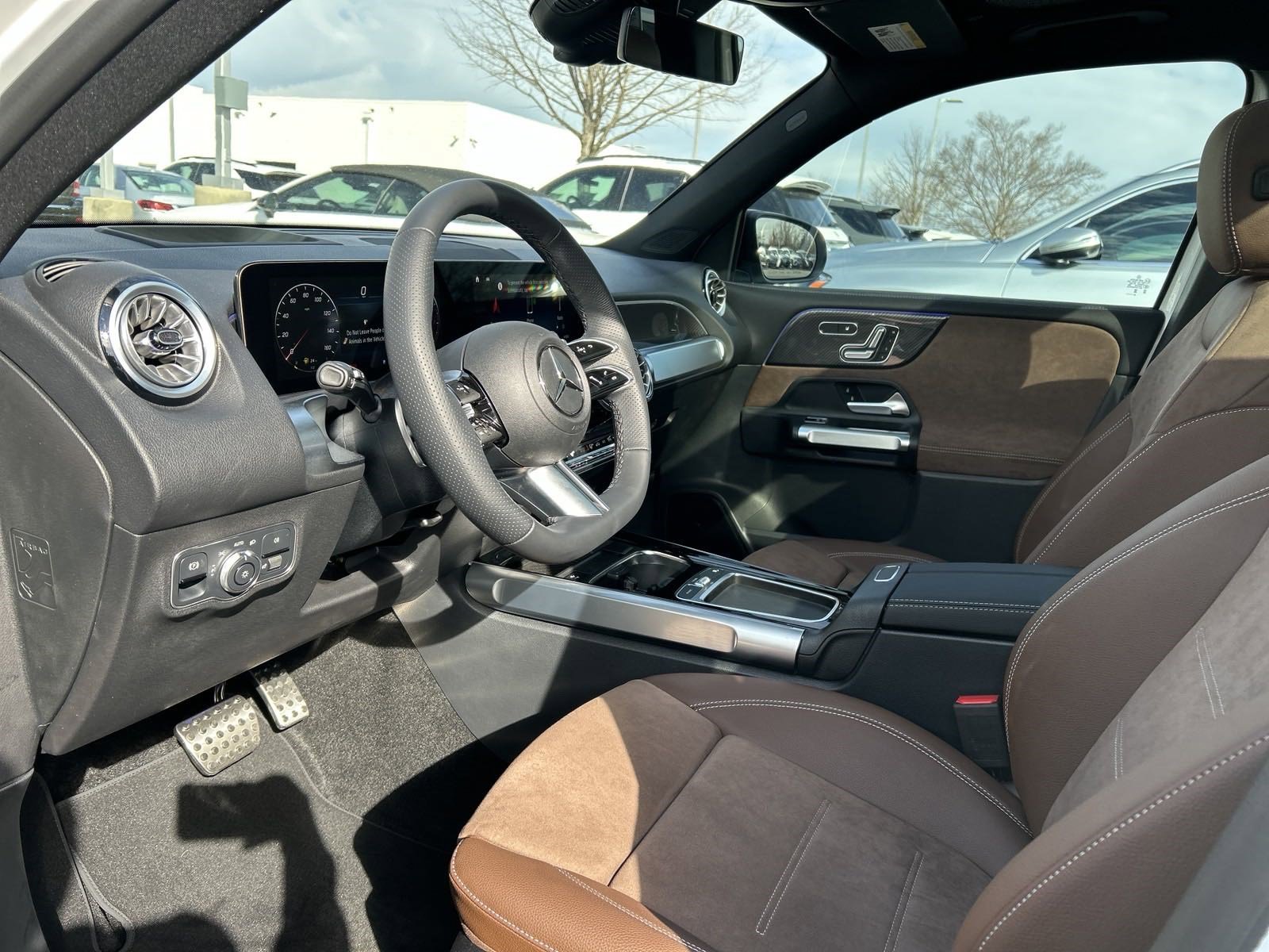 New 2025 Mercedes-Benz GLB 250 4MATIC image 16