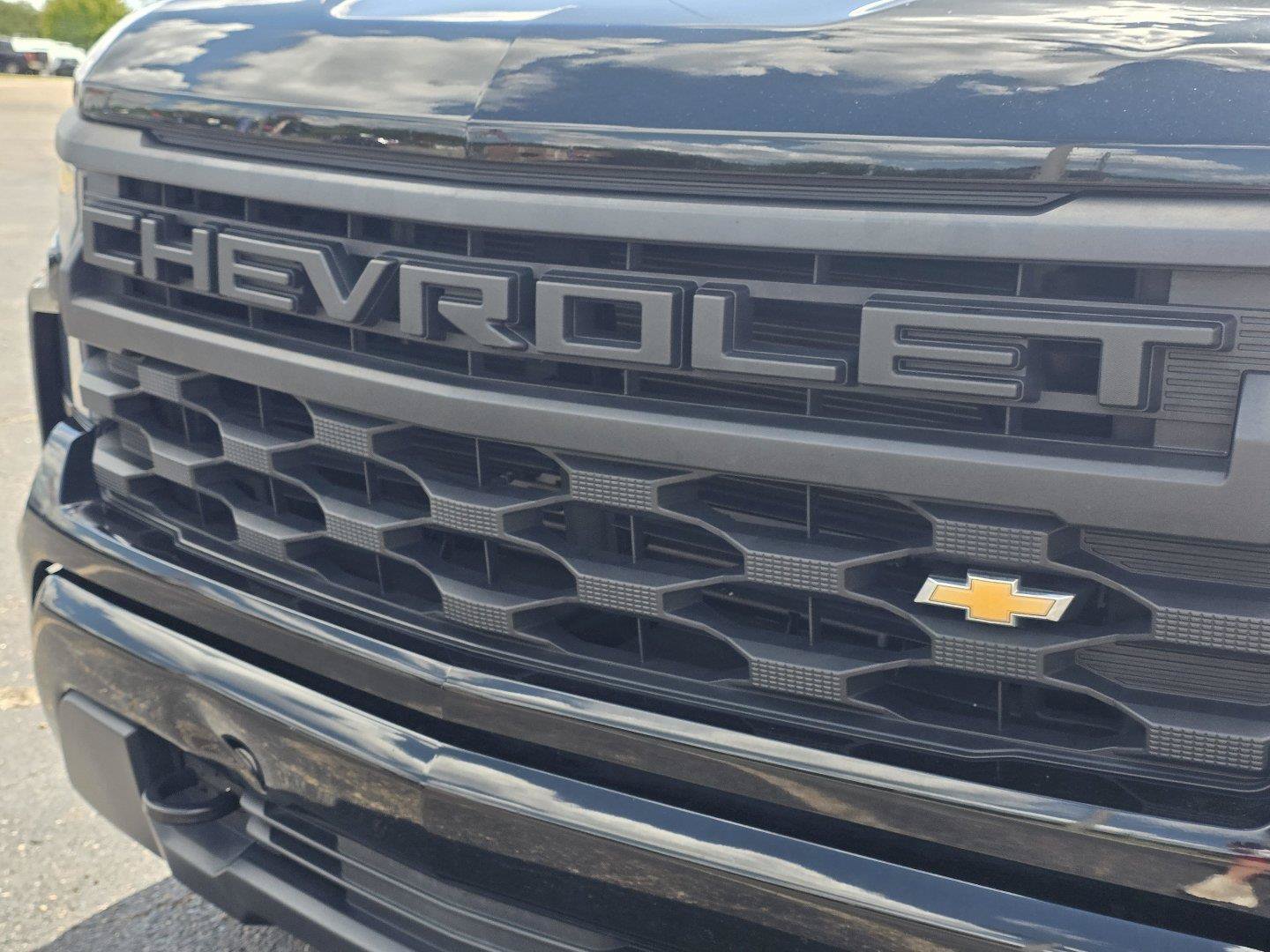 Used 2023 Chevrolet Silverado 1500 Custom w/ LPO, Dark Essentials Package RWD image 31