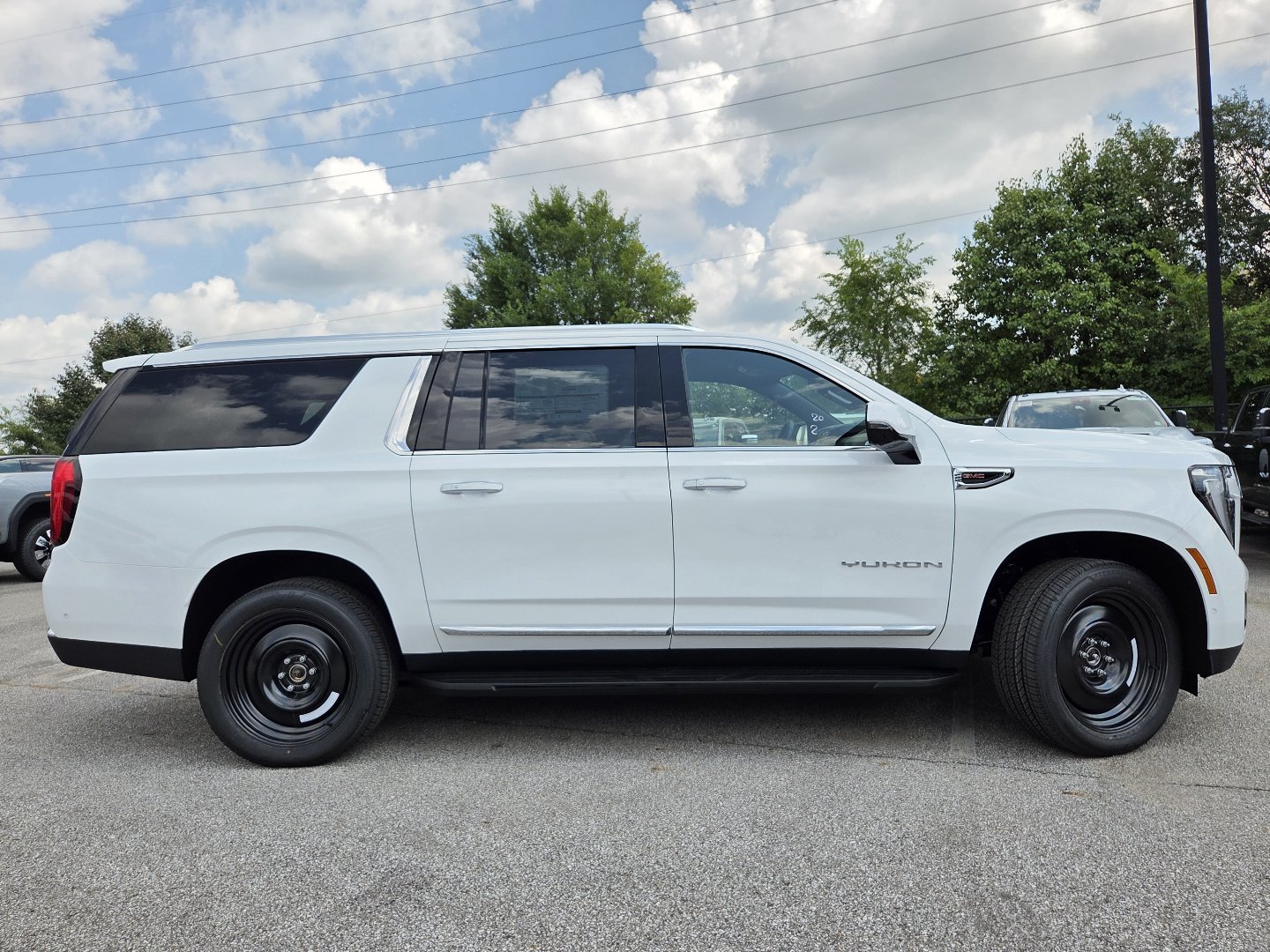 New 2026 GMC Yukon XL Elevation w/ LPO, Elevation Black Package AWD/4WD image 21