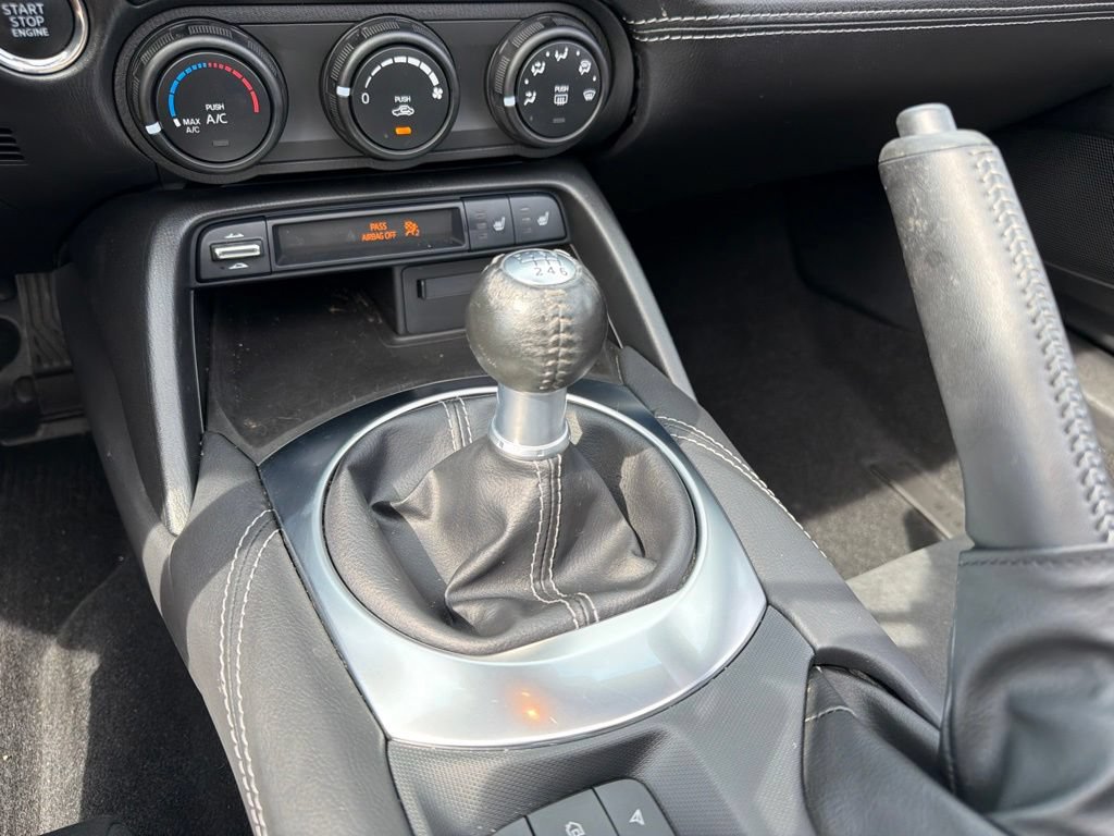 Used 2025 MAZDA MX-5 Miata RF Club w/ Weather Package RWD image 16