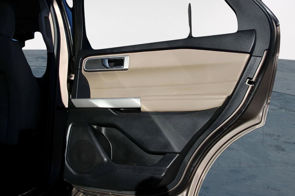 Used 2021 Ford Explorer XLT w/ Equipment Group 202A image 28