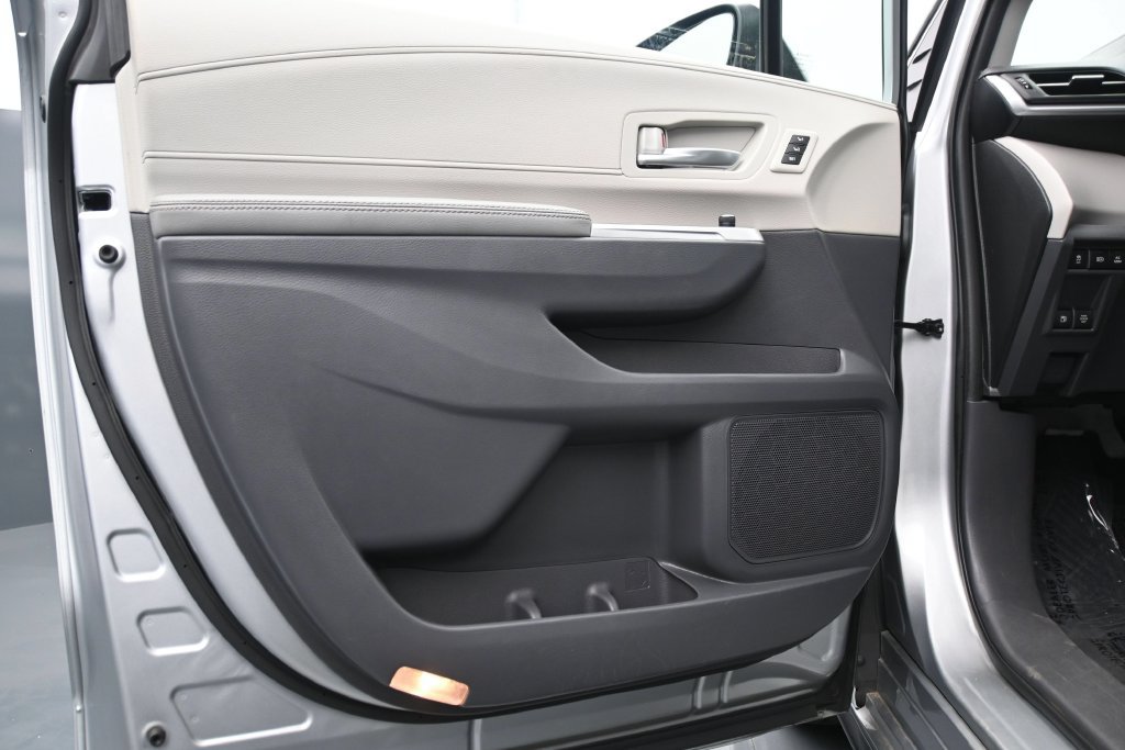 Used 2024 Toyota Sienna Limited AWD/4WD image 20
