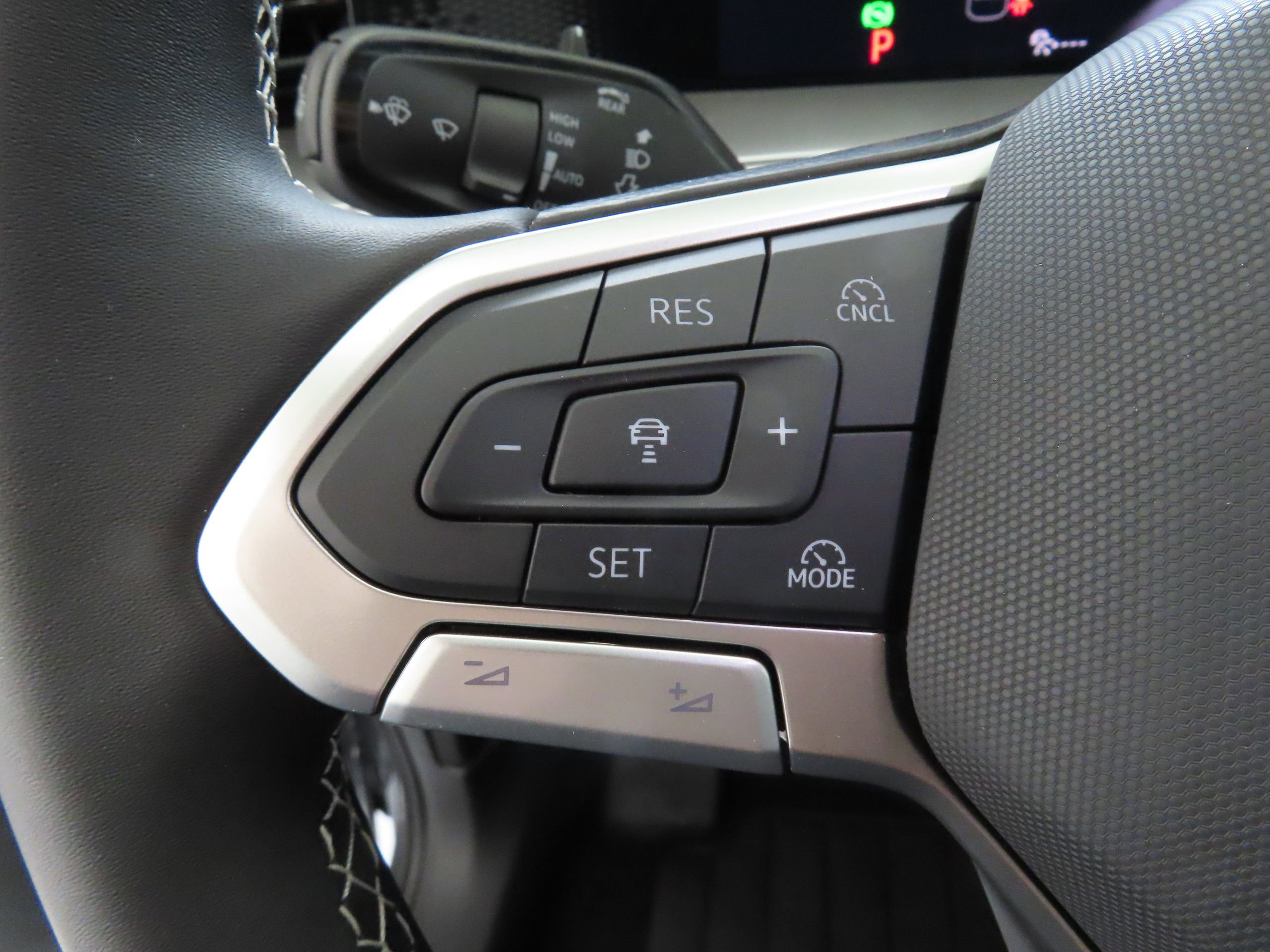 New 2026 Volkswagen Tiguan SE AWD/4WD image 11