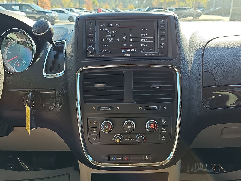 Used 2020 Dodge Grand Caravan SE w/ UConnect Hands-Free Group image 24