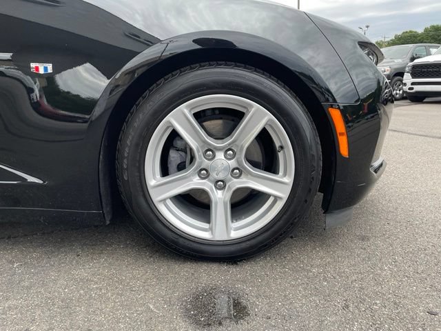 Used 2020 Chevrolet Camaro LT RWD image 31