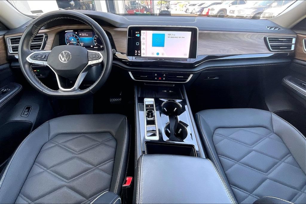 Used 2025 Volkswagen Atlas SE FWD image 16