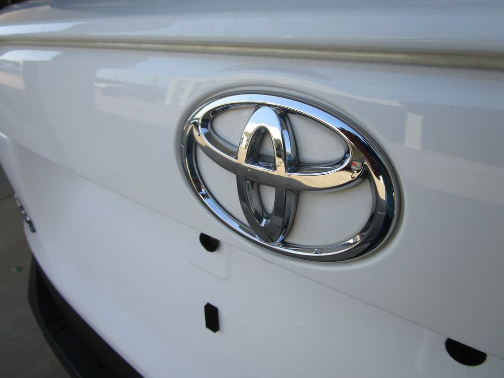 Used 2025 Toyota RAV4 XLE FWD image 15