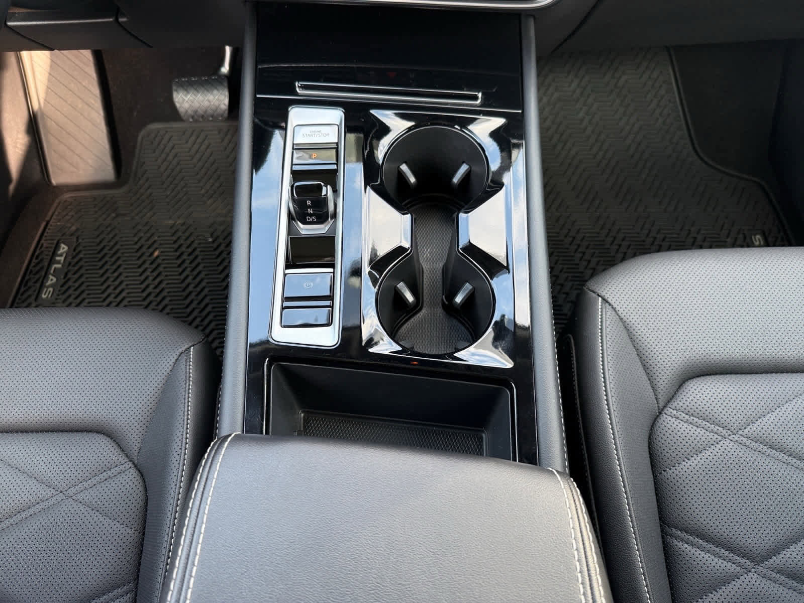 Used 2024 Volkswagen Atlas SE image 15