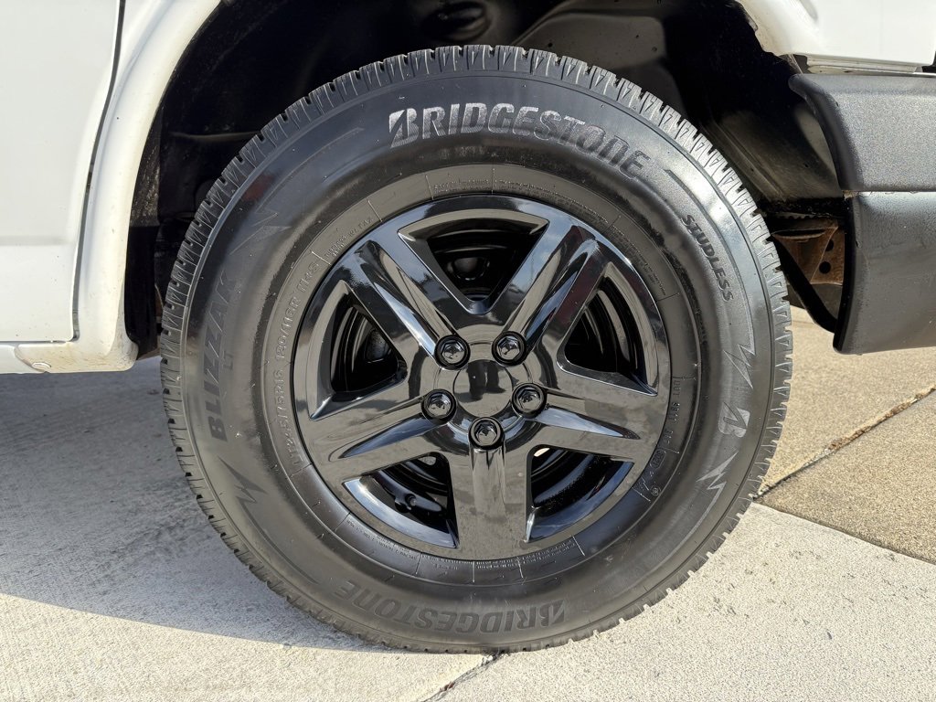 Used 2016 GMC Savana 2500 Extended image 23