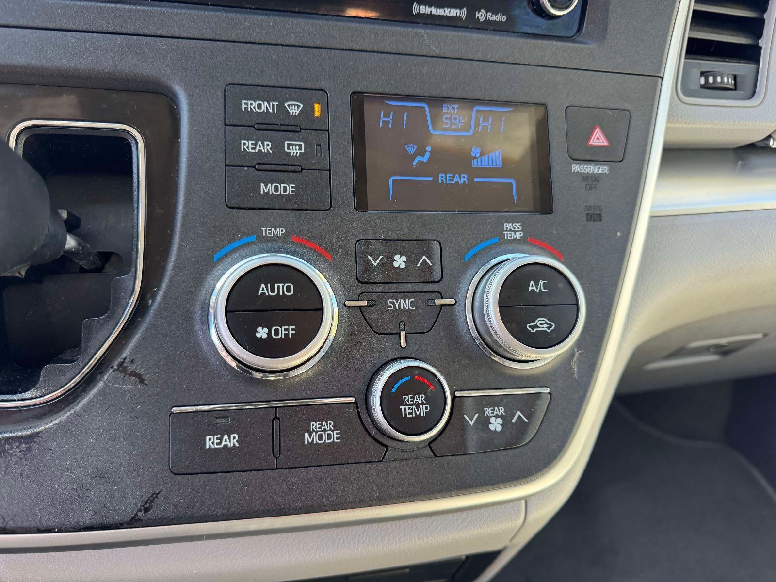 Used 2020 Toyota Sienna LE w/ Cargo Management Package image 26