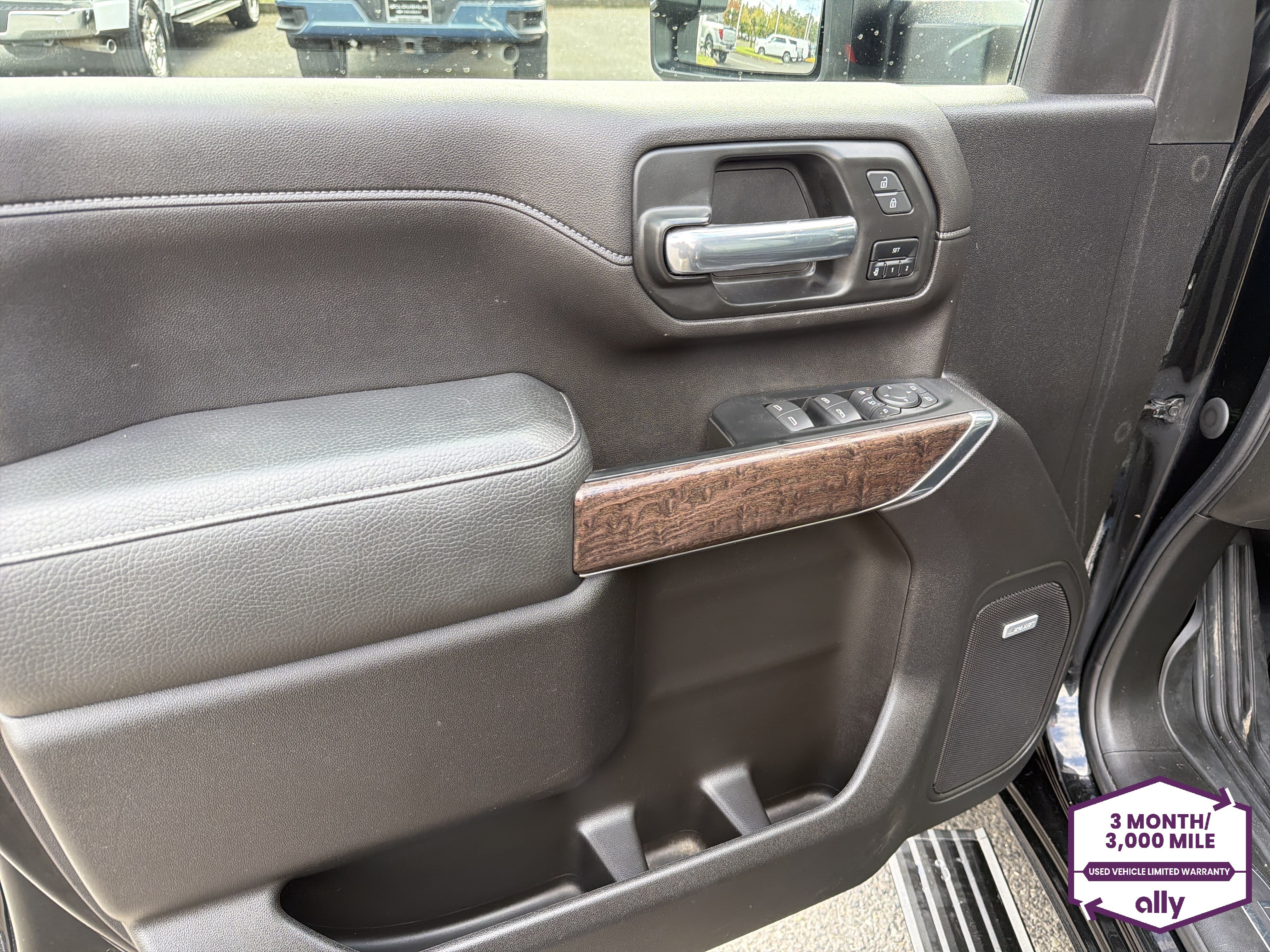 Used 2023 GMC Sierra 2500 Denali w/ Denali Black Diamond Edition AWD/4WD image 14