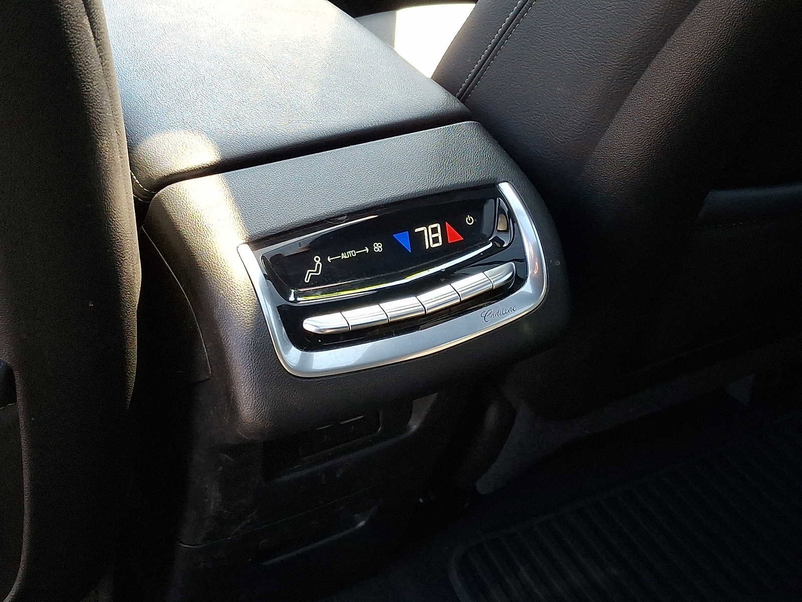 Used 2025 Cadillac XT6 Luxury image 12