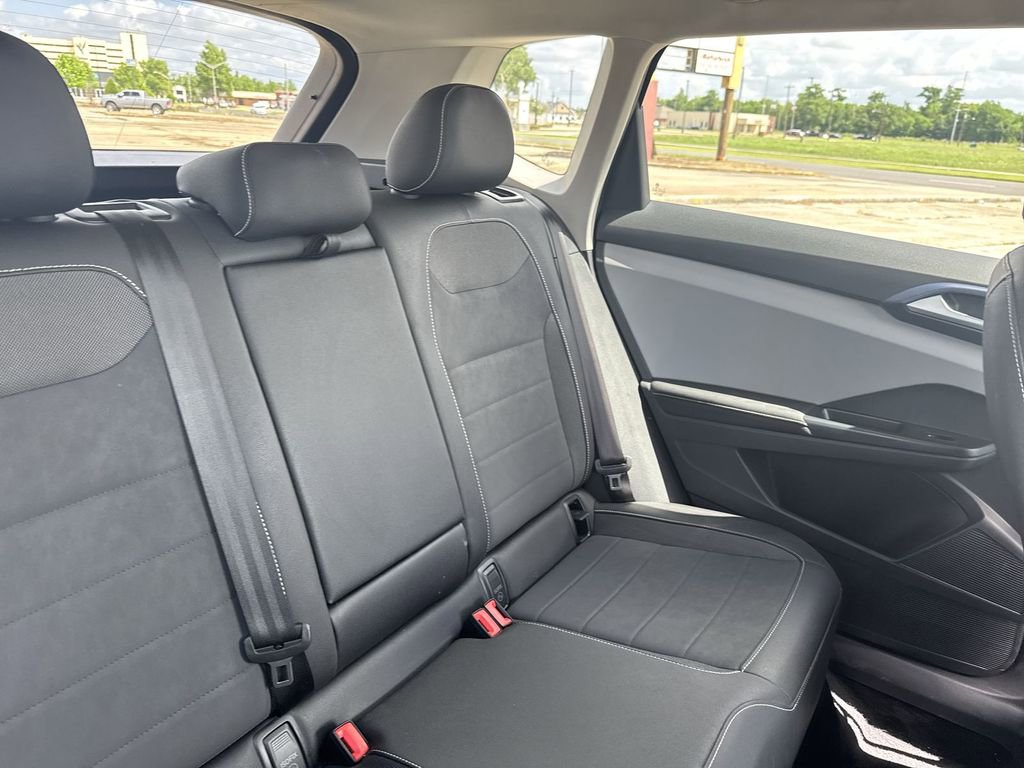 Used 2024 Volkswagen Taos SE FWD image 33