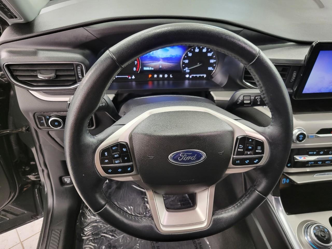 Used 2023 Ford Explorer XLT w/ Equipment Group 202A image 3