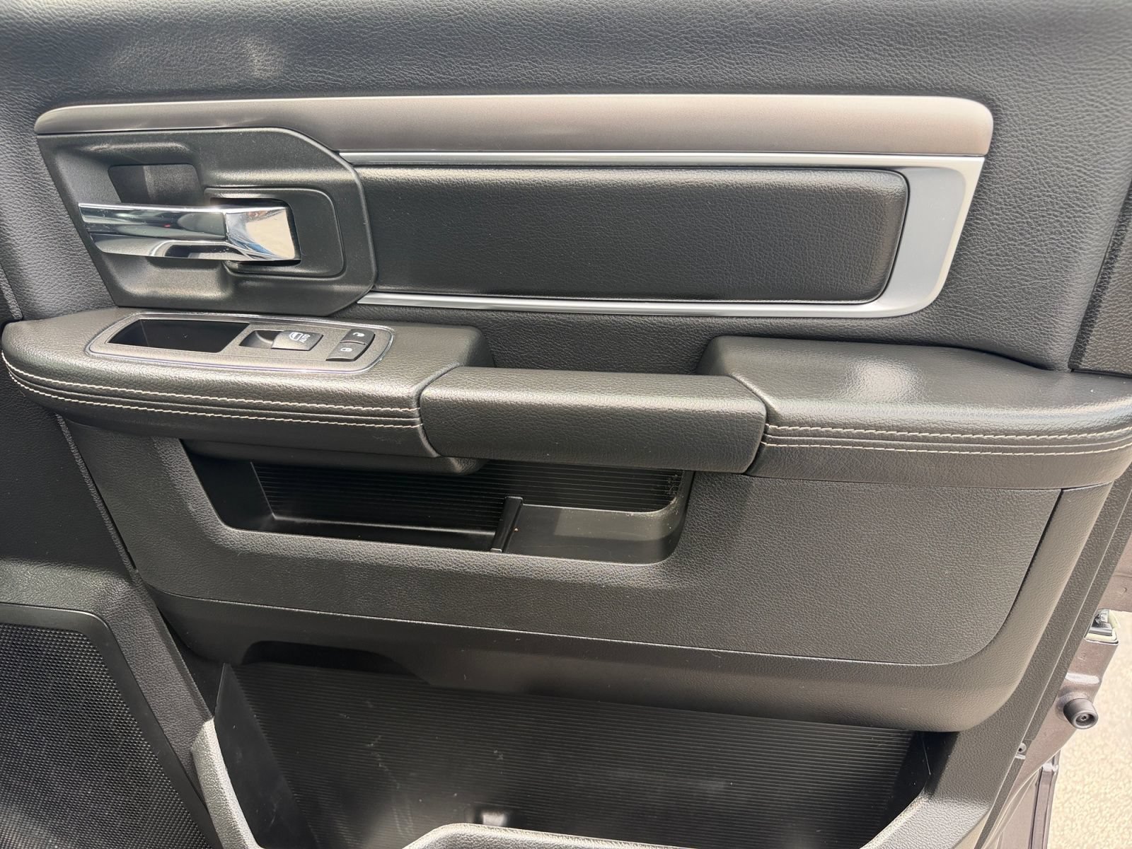Used 2023 RAM 1500 Warlock AWD/4WD image 12