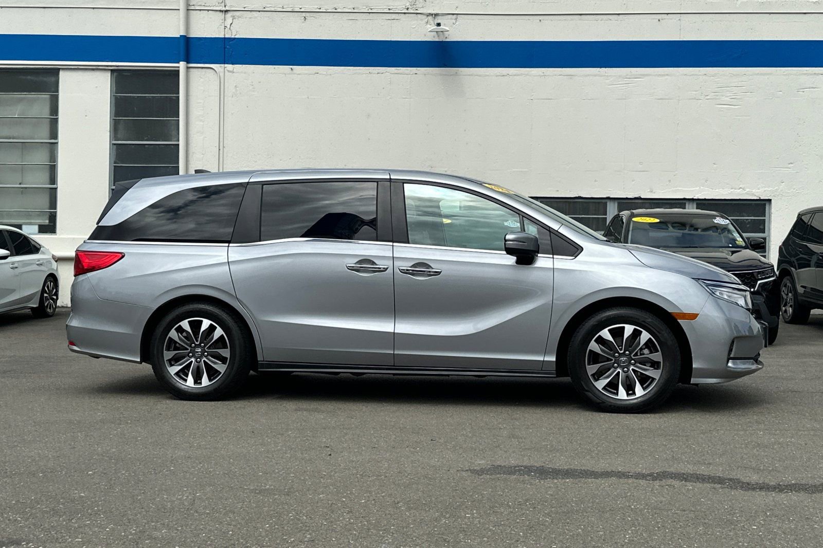 Used 2024 Honda Odyssey EX-L image 3
