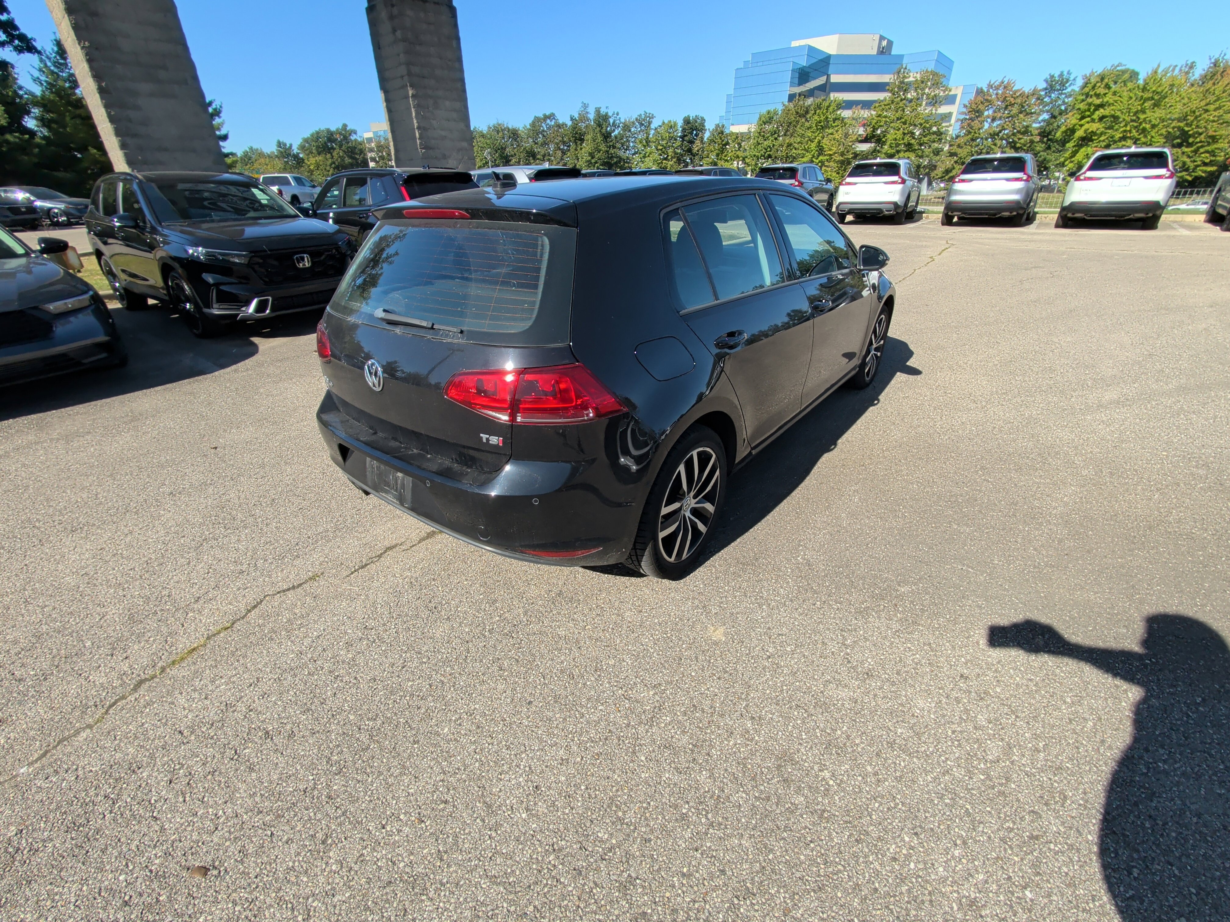 Used 2016 Volkswagen Golf S FWD image 25