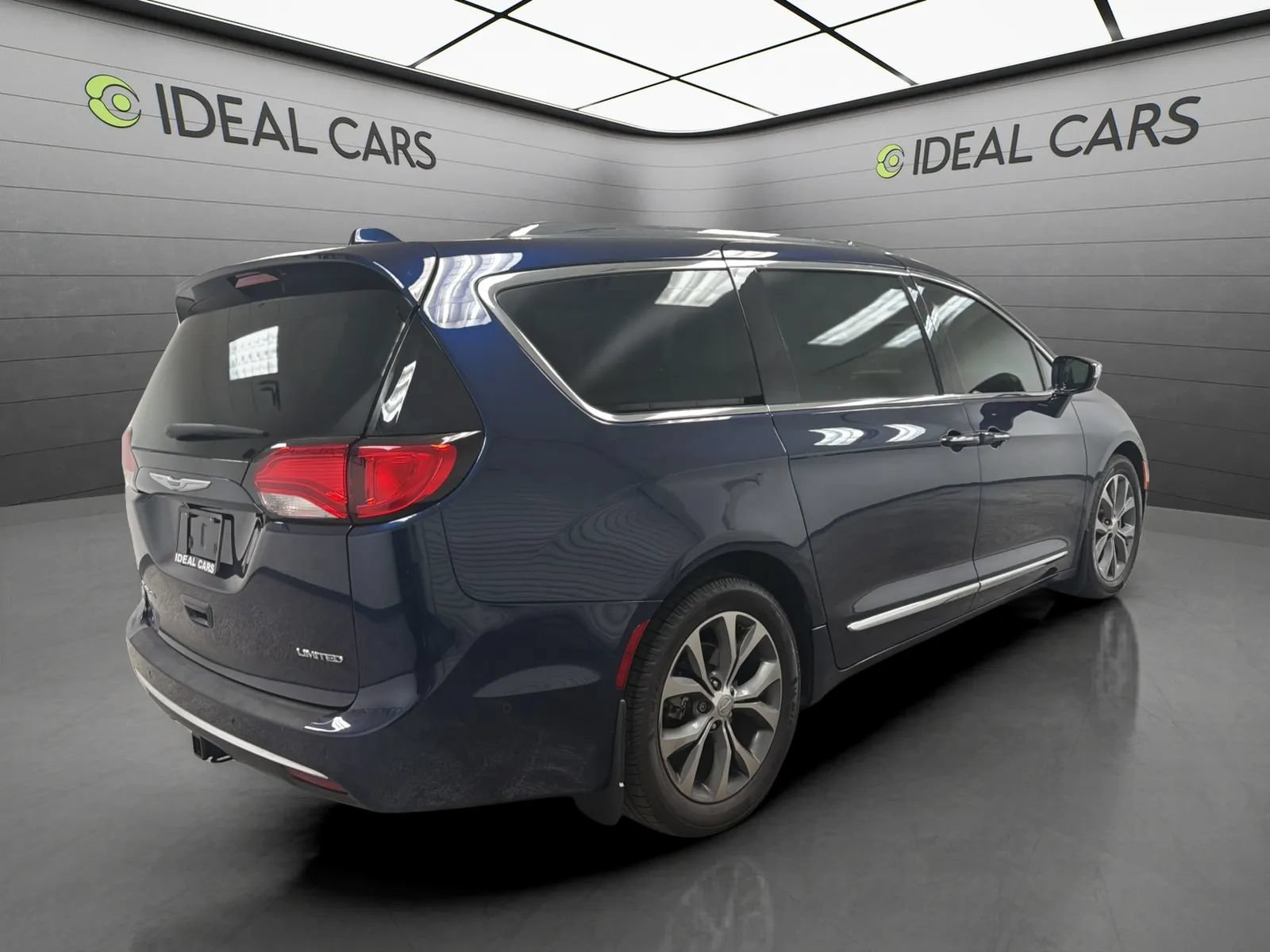 Used 2017 Chrysler Pacifica Limited FWD image 5