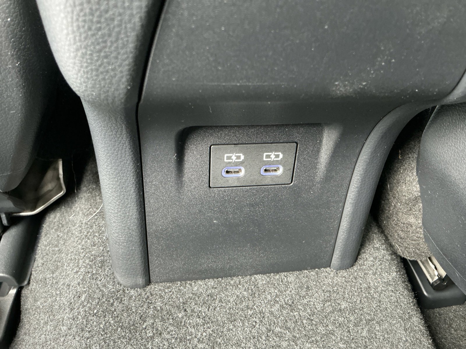 Used 2025 Toyota Prius XLE image 30