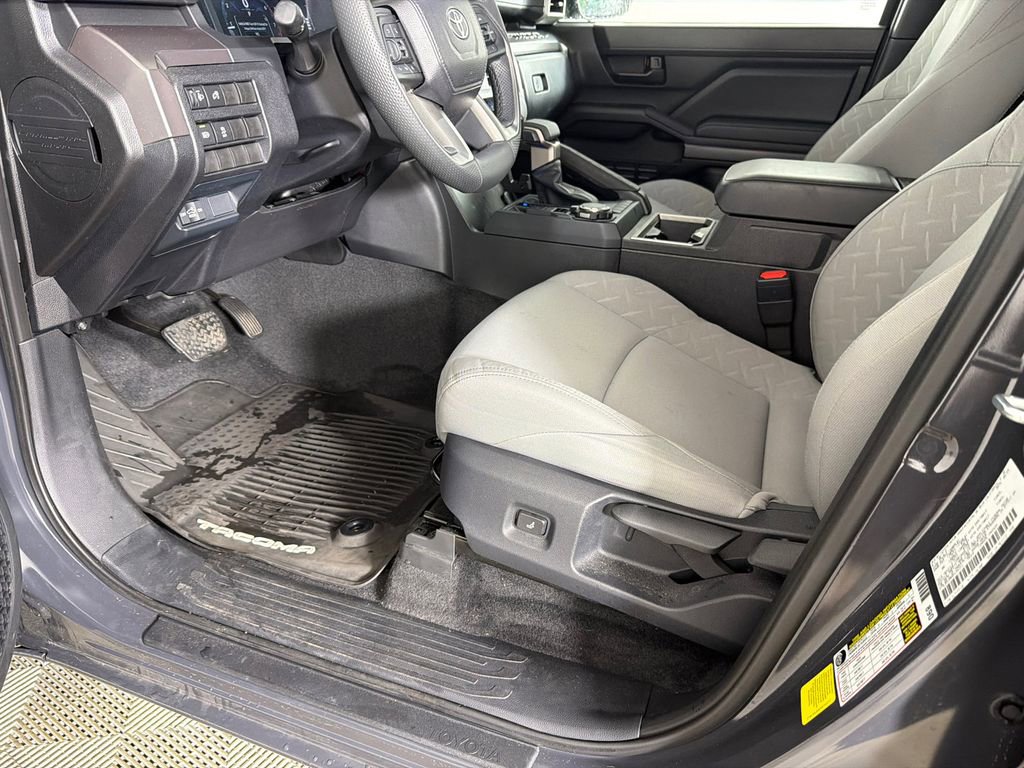 Used 2025 Toyota Tacoma SR5 w/ SR5 Upgrade Package AWD/4WD image 9