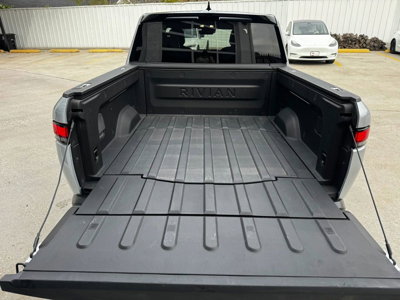 Used 2023 Rivian R1T Adventure image 27