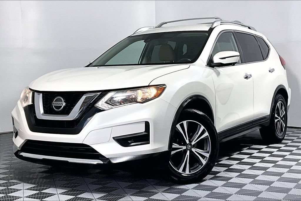 Used 2019 Nissan Rogue SV w/ Premium Package FWD image 2
